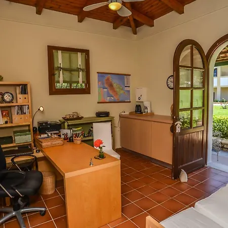 Amboula Aparthotel 2*
