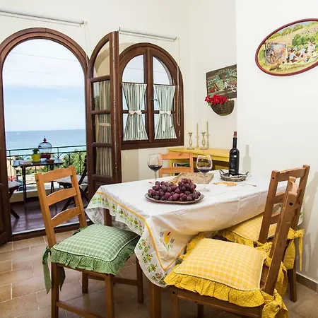 Aparthotel Amboula 2*