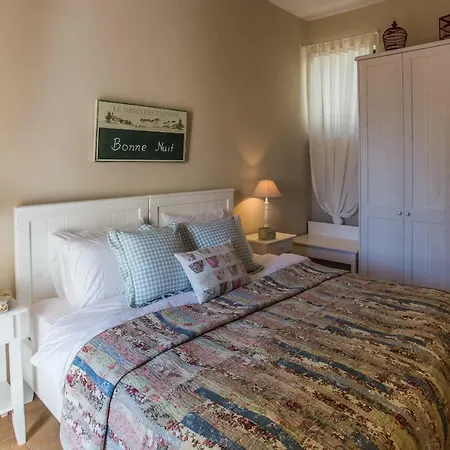Amboula Aparthotel 2*